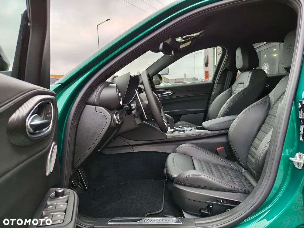 Alfa Romeo Giulia 2.9 V6 Bi-Turbo AT8 Quadrifoglio - 9