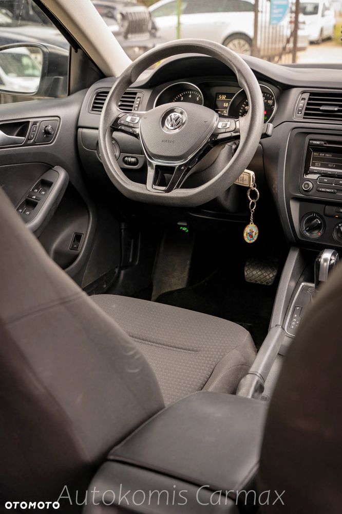 Volkswagen Jetta 2.0 Base - 18
