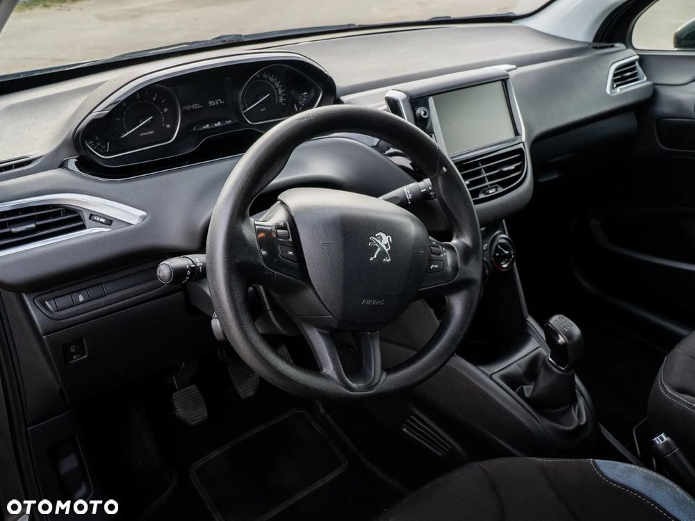 Peugeot 208 - 10