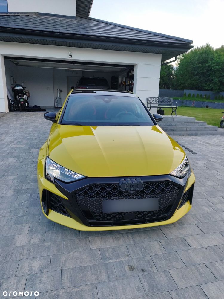 Audi RS3 Limousine - 1