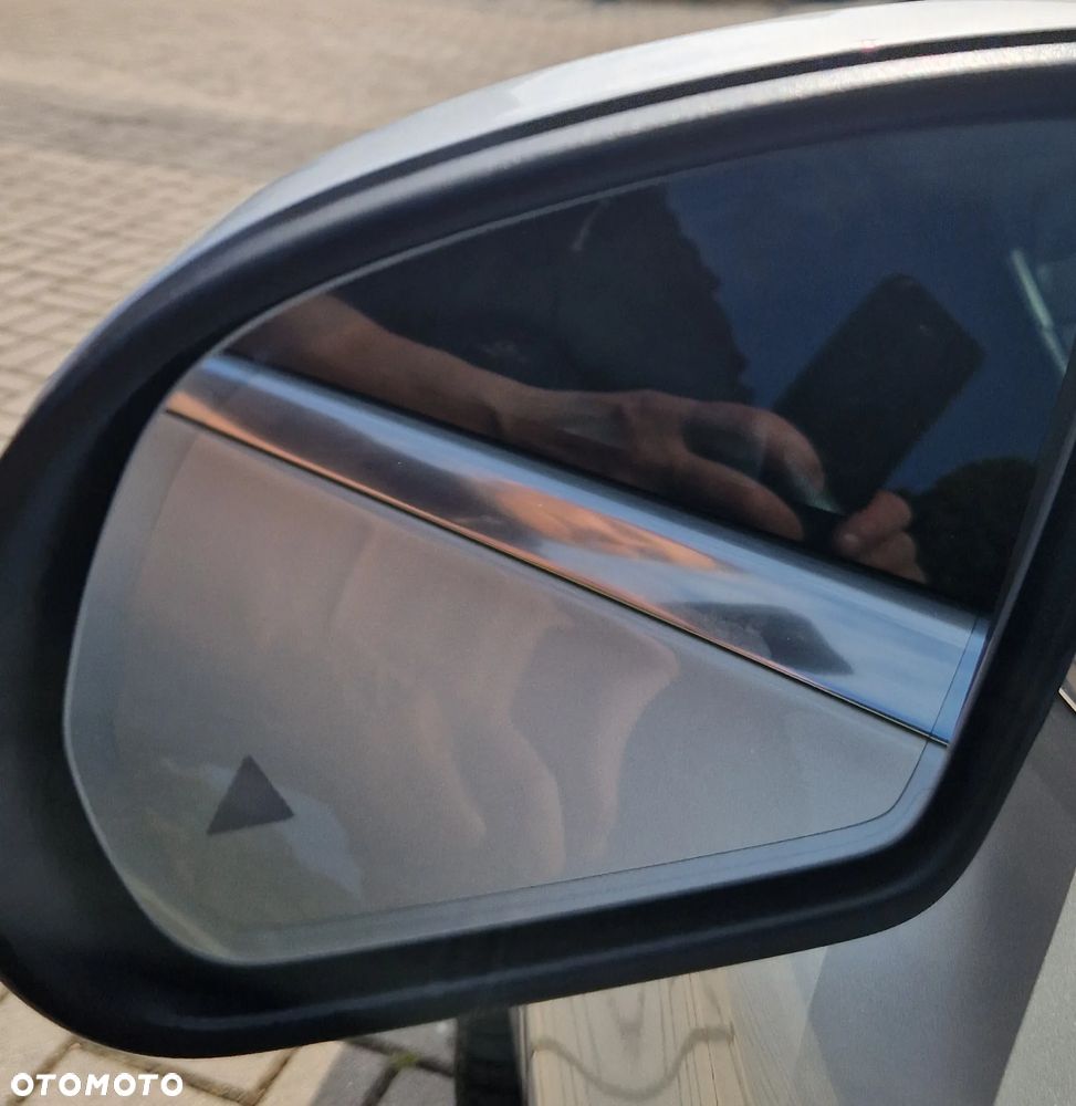 Mercedes-Benz Klasa C 300 7G-TRONIC - 23