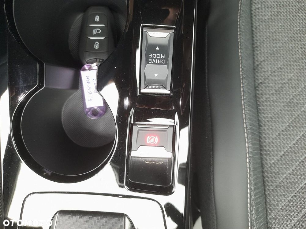 Peugeot 2008 1.2 PureTech Allure S&S EAT8 - 33