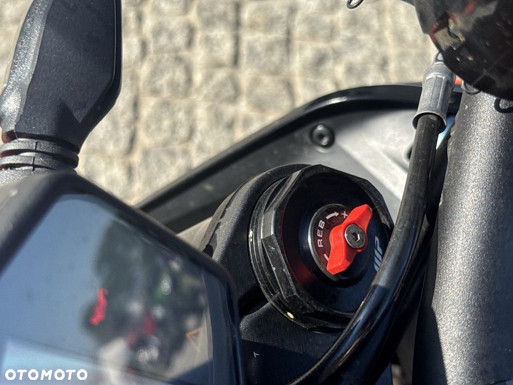 KTM DUKE 890 - 28