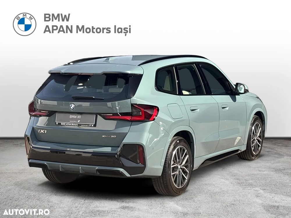 BMW iX1 xDrive30 M Sportpaket - 7