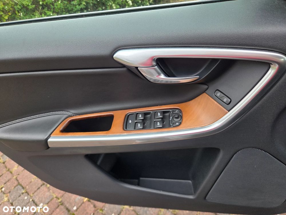 Volvo XC 60 D3 Drive-E Momentum - 16