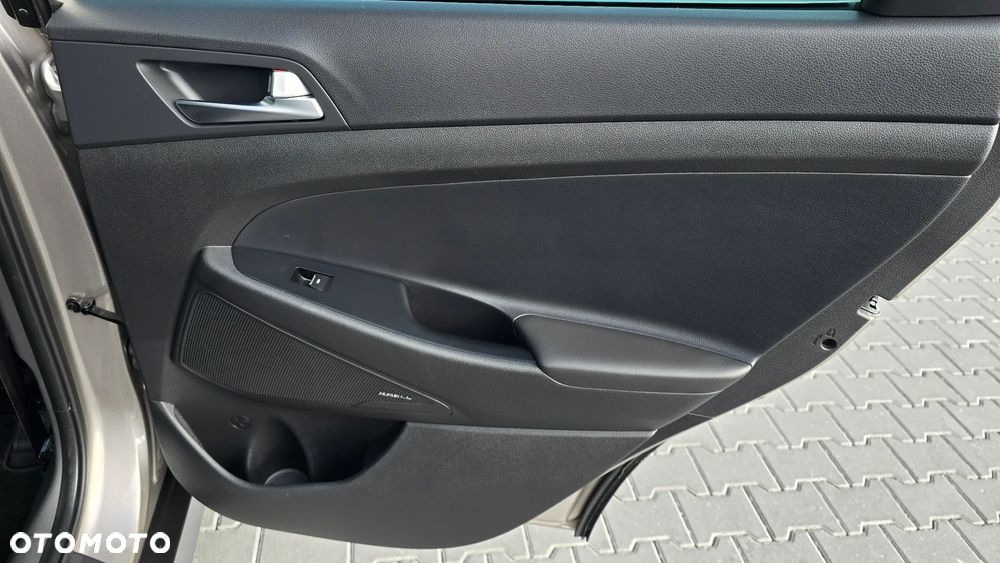 Hyundai Tucson 2.0 CRDI 4WD Automatik Premium - 37