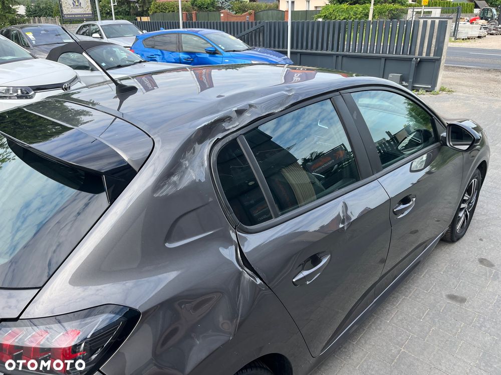 Peugeot 208 - 12