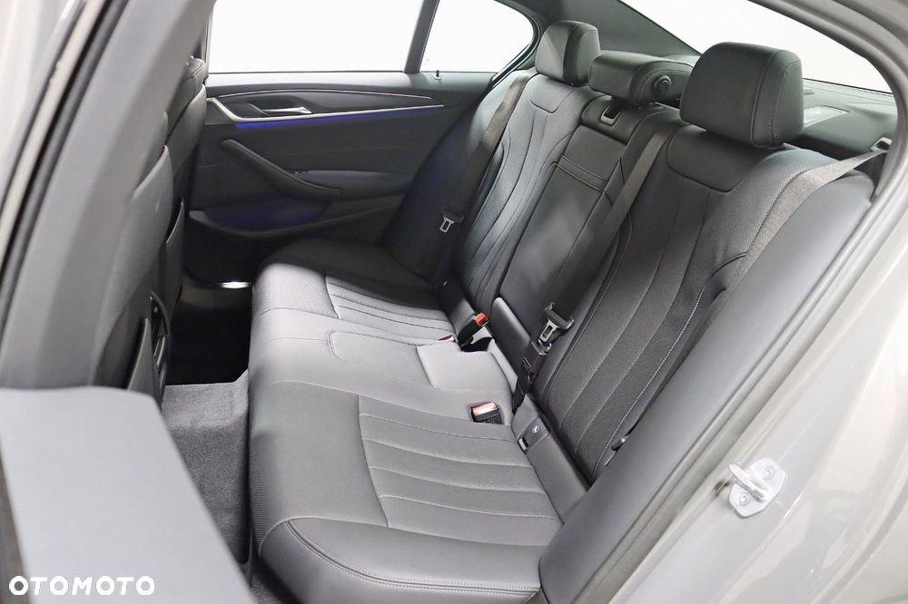 BMW Seria 5 530i xDrive M Sport Edition - 27
