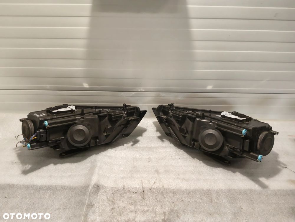 Audi A3 8P XENON KOMPLET LAMP PRZÓD  8P0941003 / 8P0941004 - 9