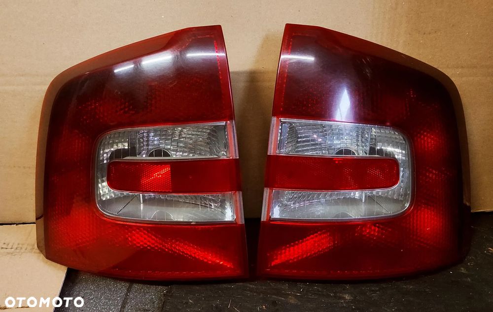SKODA OCTAVIA 2 1Z9 KOMBI LAMPA PRAWA LEWA TYŁ TYLNA WYSYŁKA !!! - 1