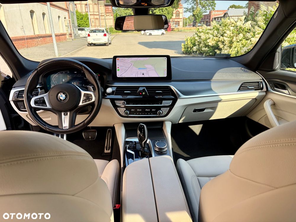 BMW Seria 5 520d xDrive - 12