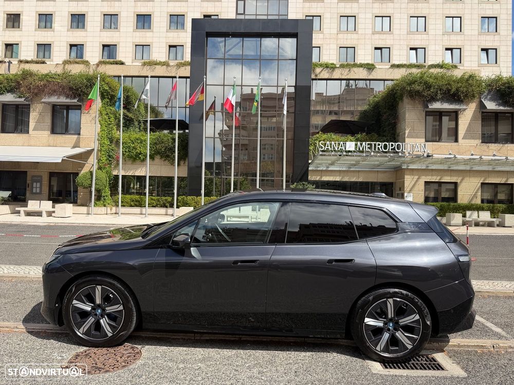 BMW iX xDrive 40 Pack Desportivo - 1