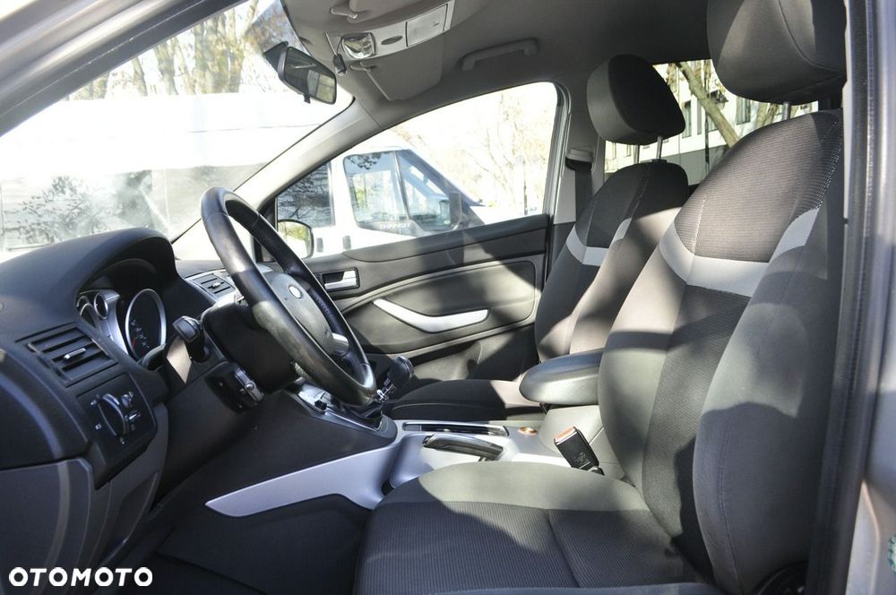 Ford Kuga - 10