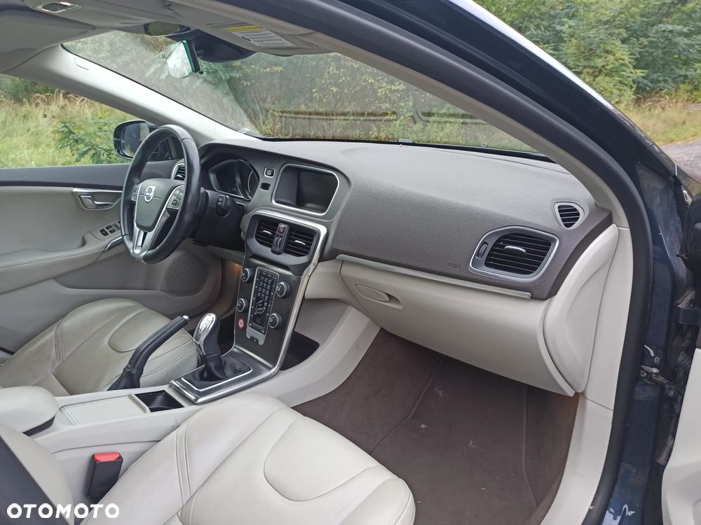 Volvo V40 T3 Momentum - 6