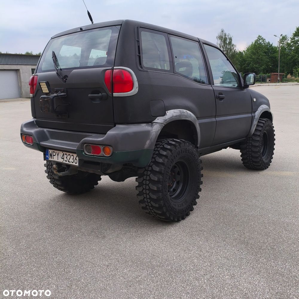 Nissan Terrano 2.7 TDi Luxury - 3