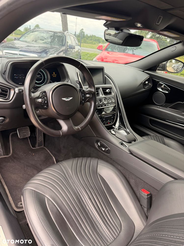 Aston Martin DB11 - 22