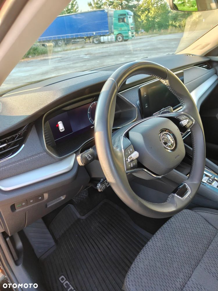 Skoda Octavia 2.0 TDI DSG Ambition - 9