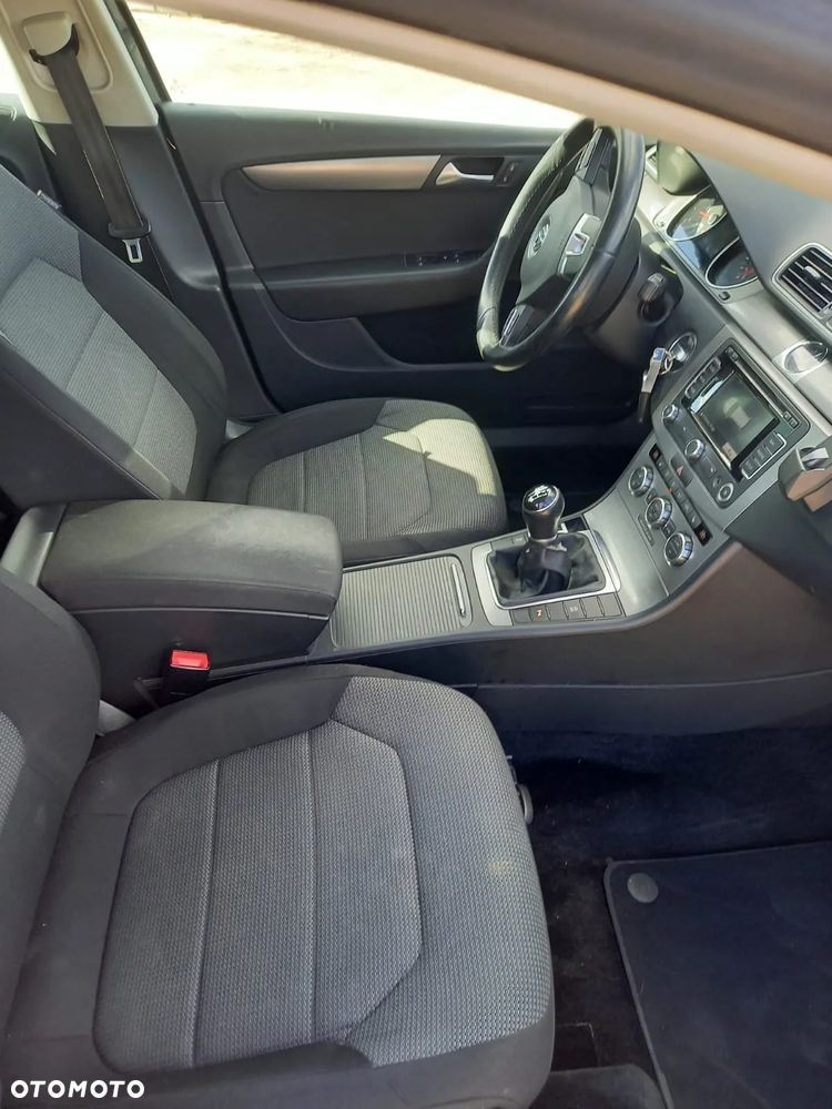 Volkswagen Passat 1.6 TDI Comfortline - 11