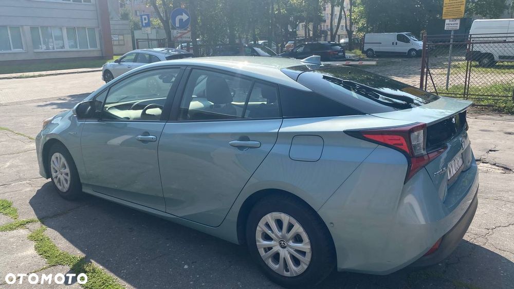 Toyota Prius (Hybrid) - 6