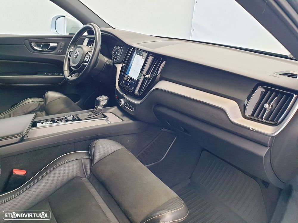 Volvo XC 60 2.0 D4 R-Design Geartronic — fotografia 25