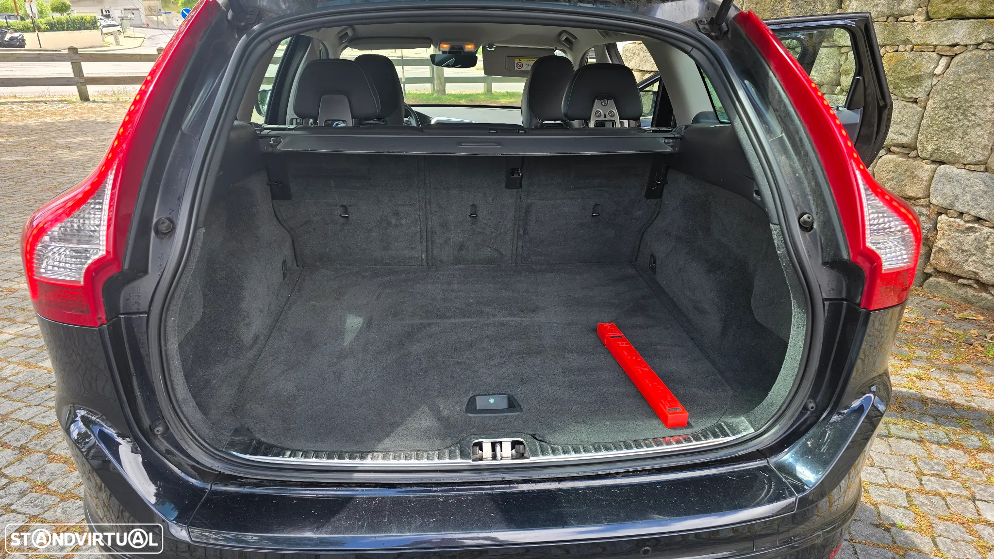 Volvo XC 60 2.0 D4 Momentum Geartronic - 18