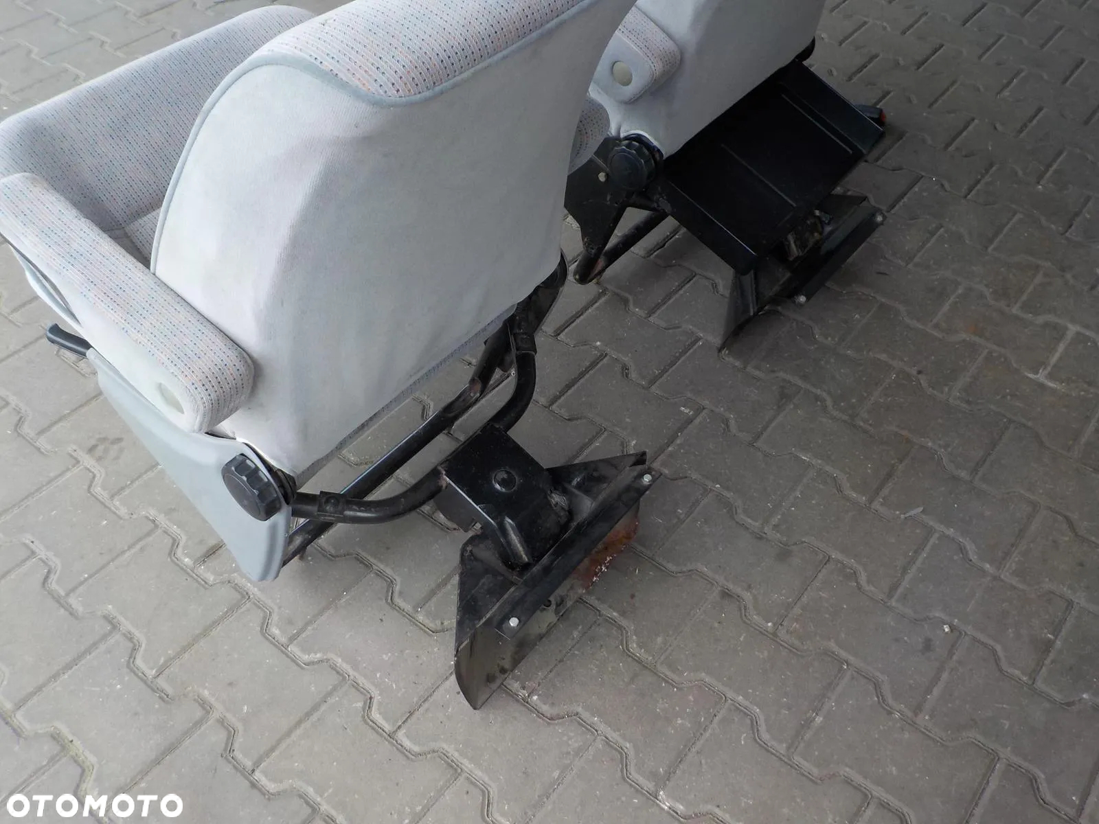VW T4 MULTIVAN FOTEL FOTELE TYŁ TYLNE WPINANE KOZIOŁEK - 7