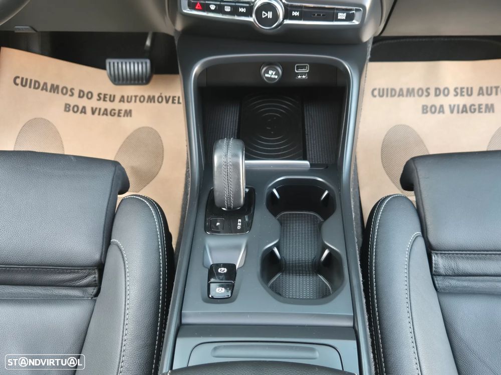 Volvo XC 40 2.0 D4 Momentum Plus AWD - 44