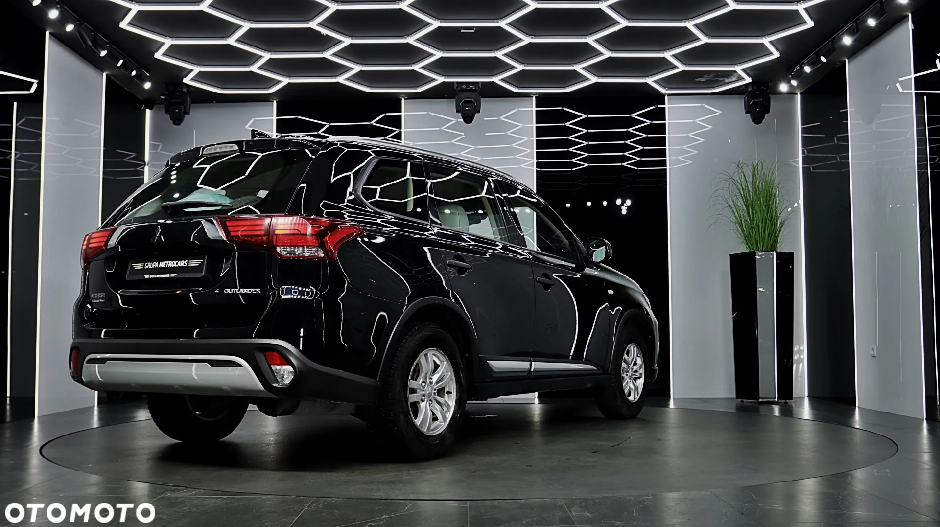 Mitsubishi Outlander 2.0 Invite + 2WD - 8
