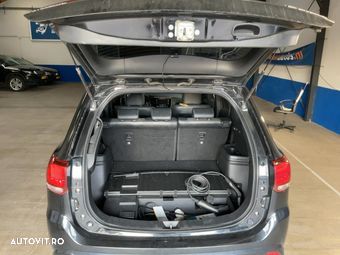 Mitsubishi Outlander 2.0 4WD Plug-In Hybrid Plus - 11