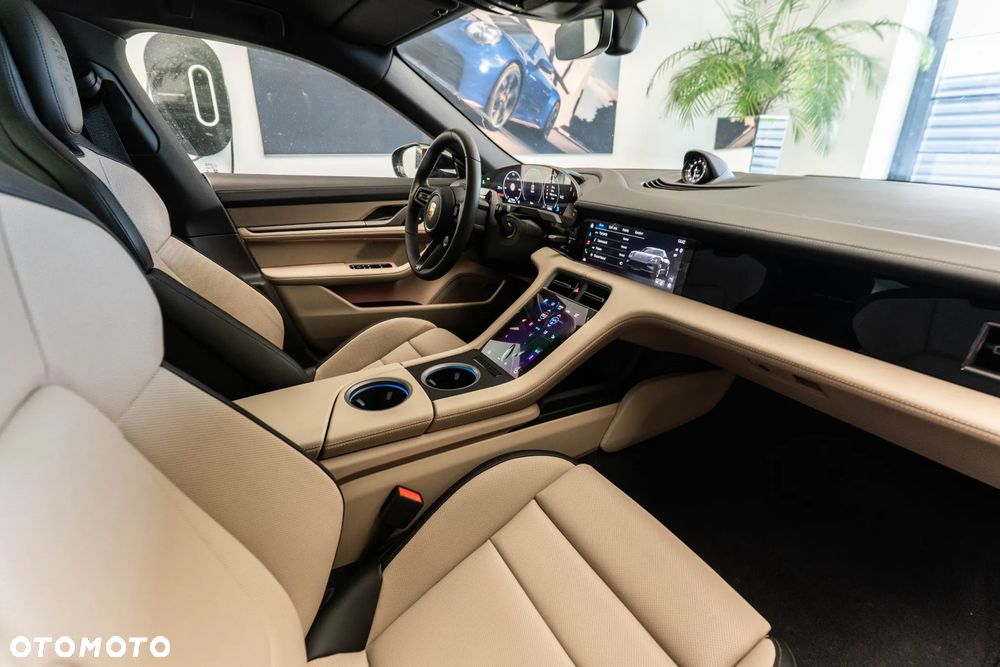Porsche Taycan 105kWh 4S Black Edition - 23