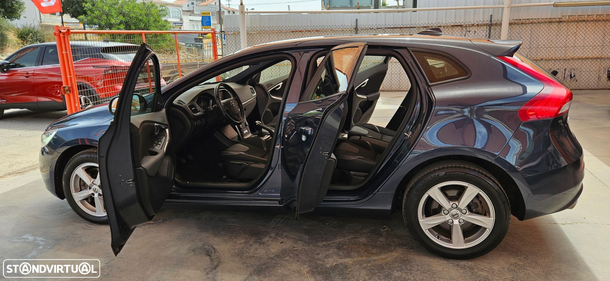 Volvo V40 2.0 D3 Momentum - 3