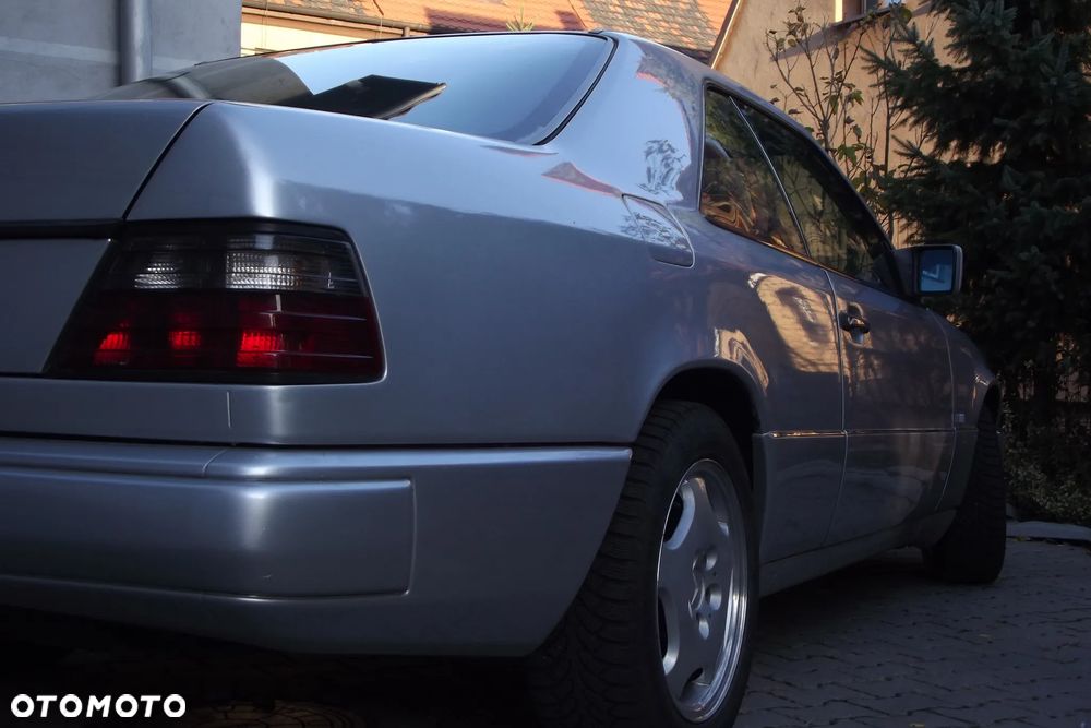 Mercedes-Benz Klasa E 200 - 11
