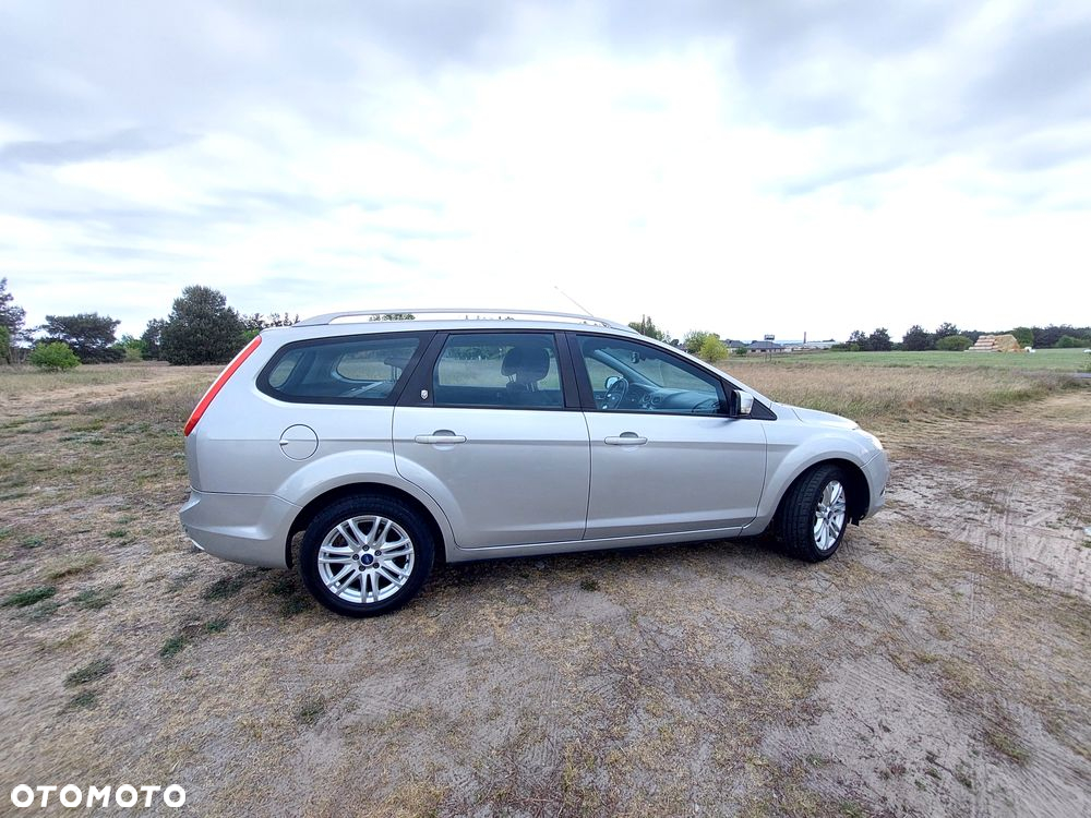 Ford Focus 1.6 Ghia - 12