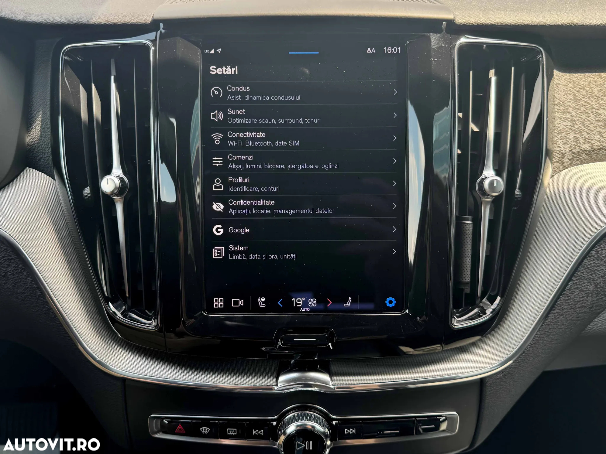 Volvo XC 60 B4 MHEV AT AWD Plus Dark - 25