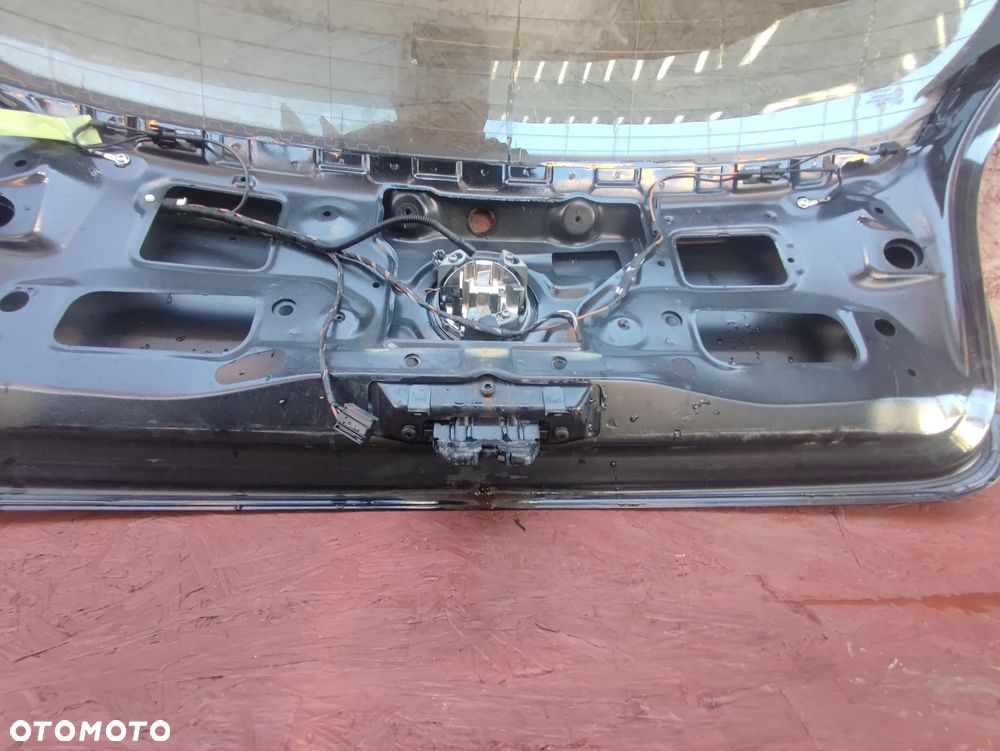 BMW E81 / E87LCI / E87 ORYGINALNA KLAPA BAGAŻNIKA TYŁ W KOLORZE SCHWARZ 2 668 O NR.  41 62 7 133 898 / 41 62 4 391 291 OEM - 23
