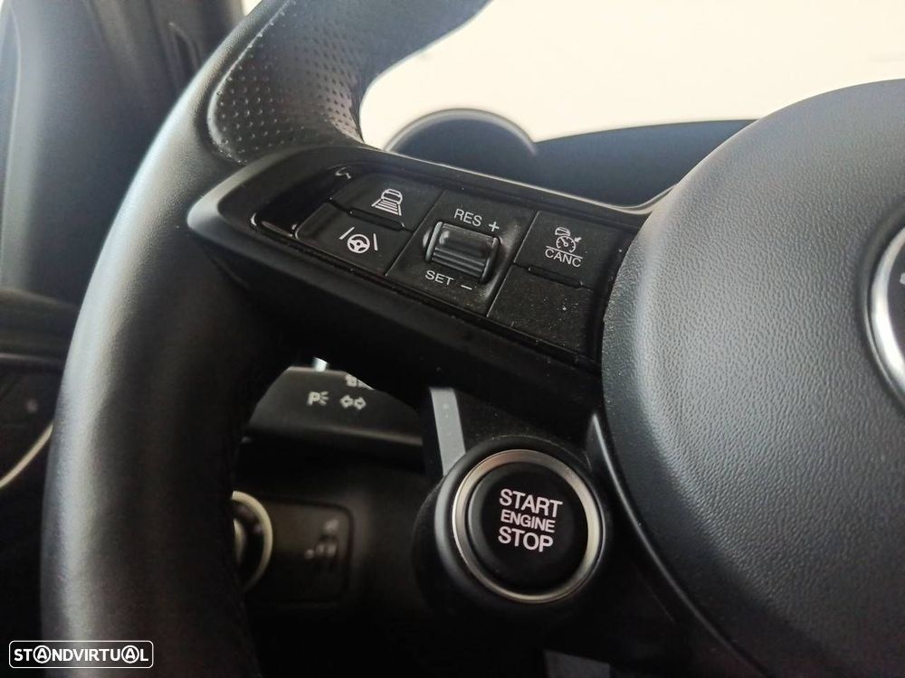 Alfa Romeo Giulia 2.0 T TI Q4 AT8 - 17