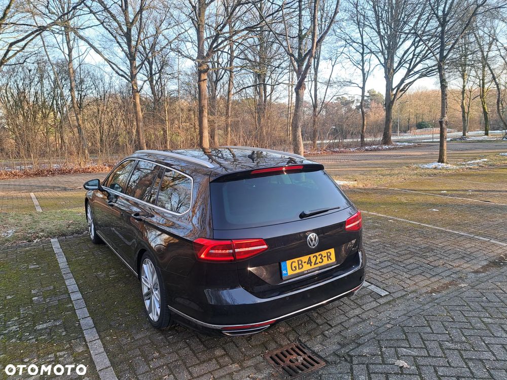 Volkswagen Passat - 4