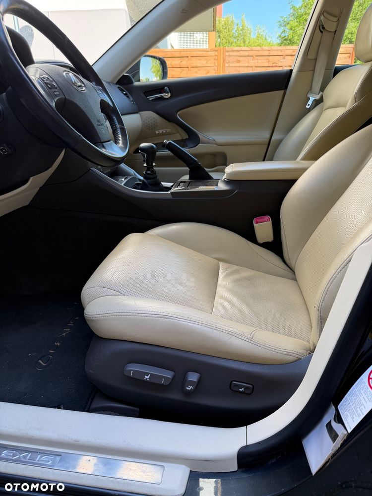 Lexus IS 220 D Prestige - 20