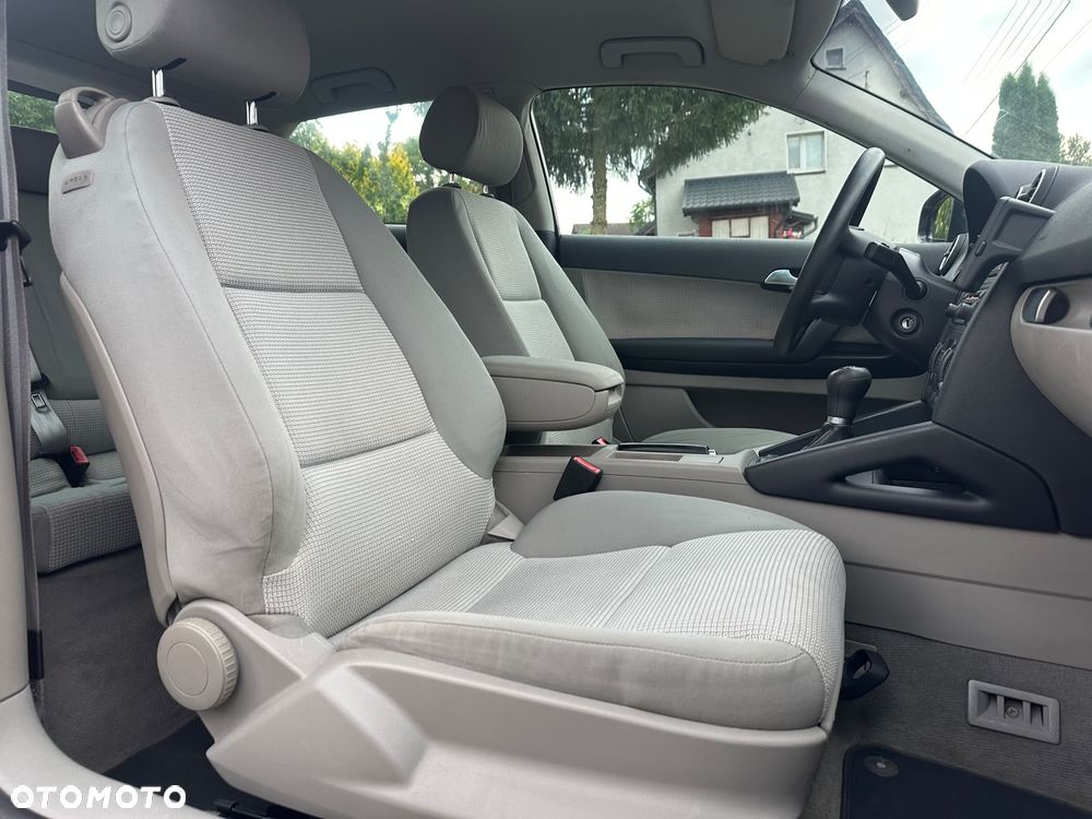 Audi A3 3-drzwiowe 1.6 Attraction - 26
