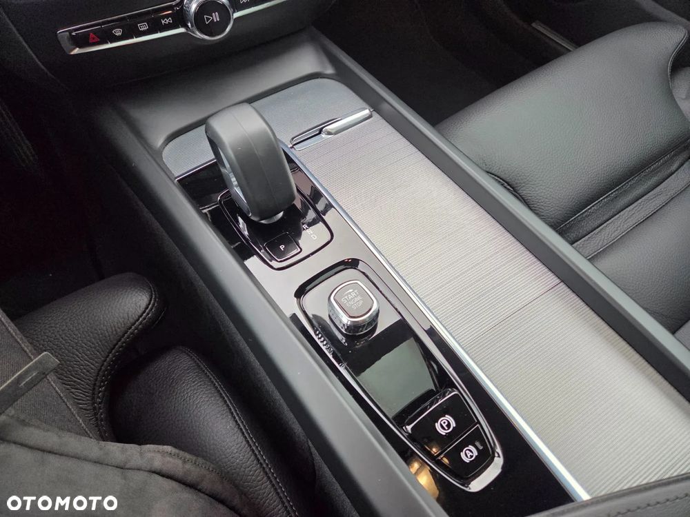 Volvo V60 B4 B DKG Ultra Dark - 16