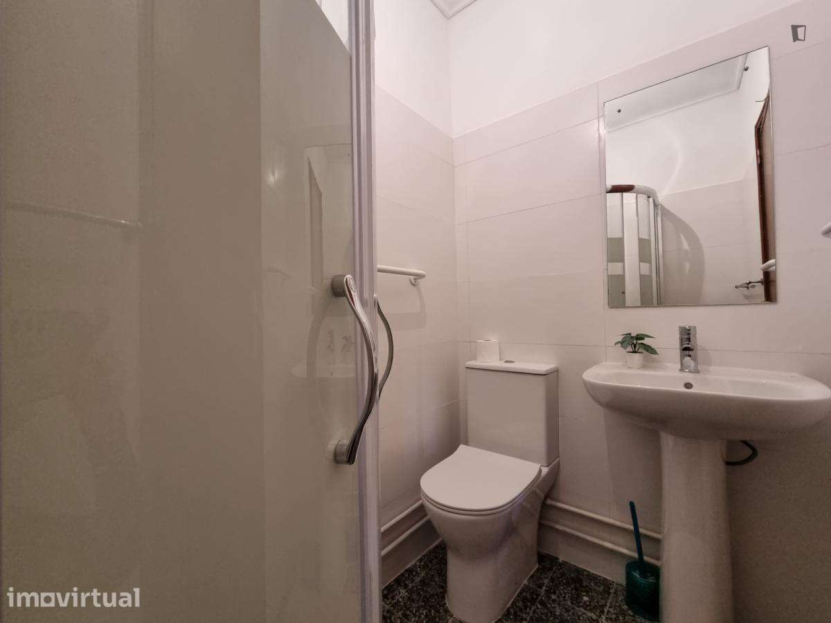 Apartamento com 4 quartos - localizado em Montes Claros Coimbra - Grande imagem: 2/23