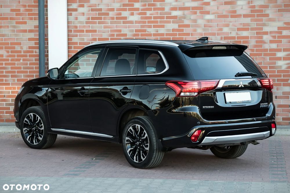 Mitsubishi Outlander Instyle NAVI + - 11