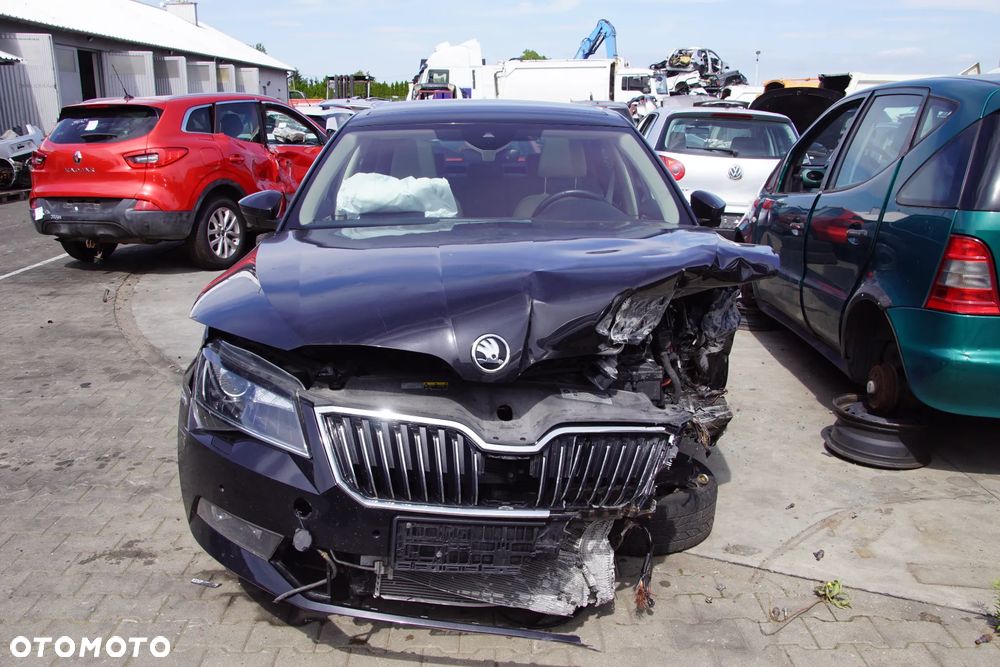 Auto na części - Skoda Superb III 2.0 TDI 190 KM DFHA TCX LF9R 2018R Silnik Skrzynia Drzwi Błotnik Zderzak Klapa Lampa Lusterko Klamka Szyba Deska Kokpit Sterownik Moduł Czujnik Licznik Wyświetlacz Panel Kierownica - 3