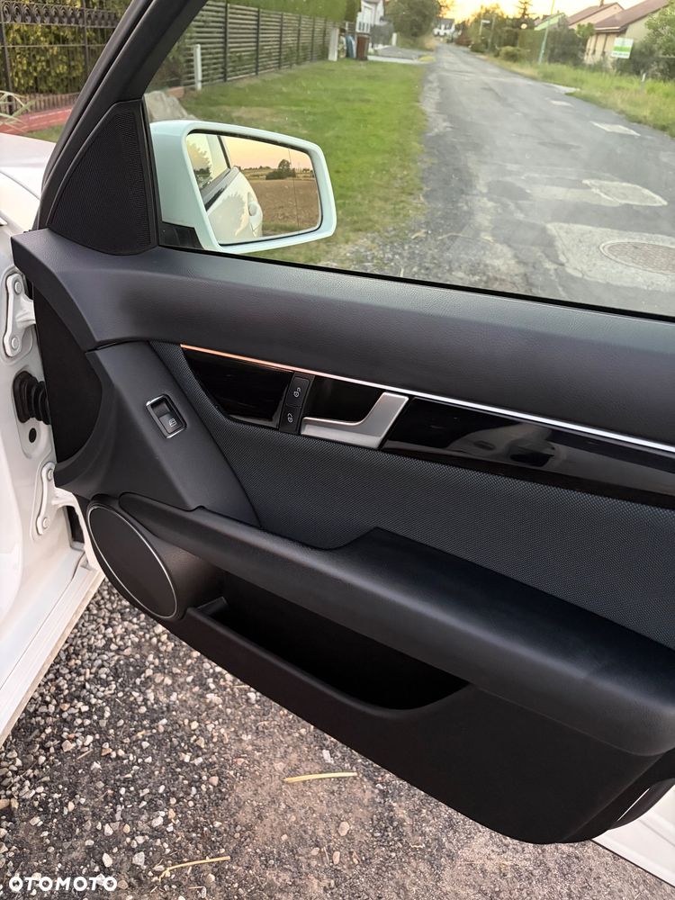 Mercedes-Benz Klasa C 220 CDI BlueEff Classic - 19