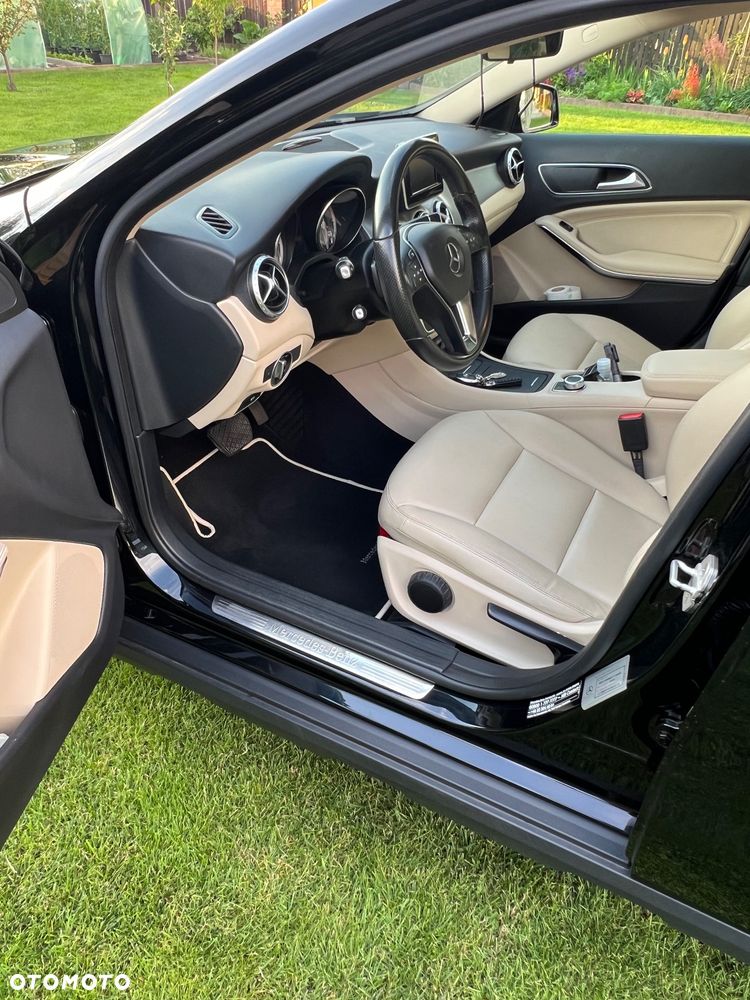 Mercedes-Benz GLA 250 4-Matic - 10