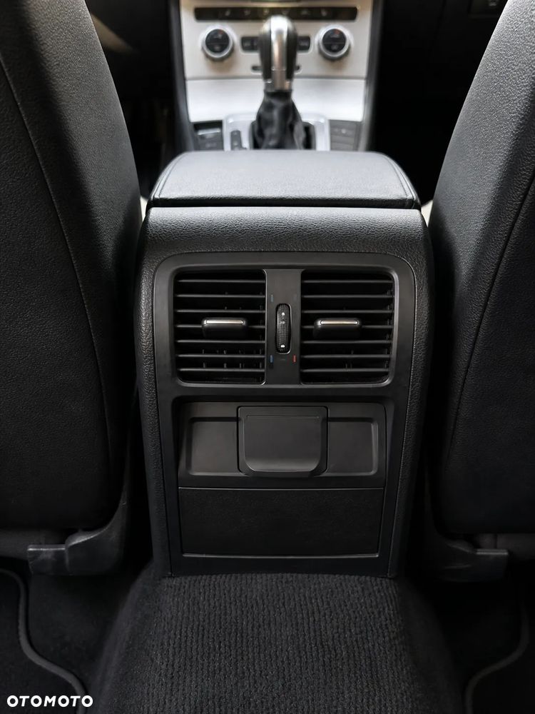 Volkswagen Passat - 12