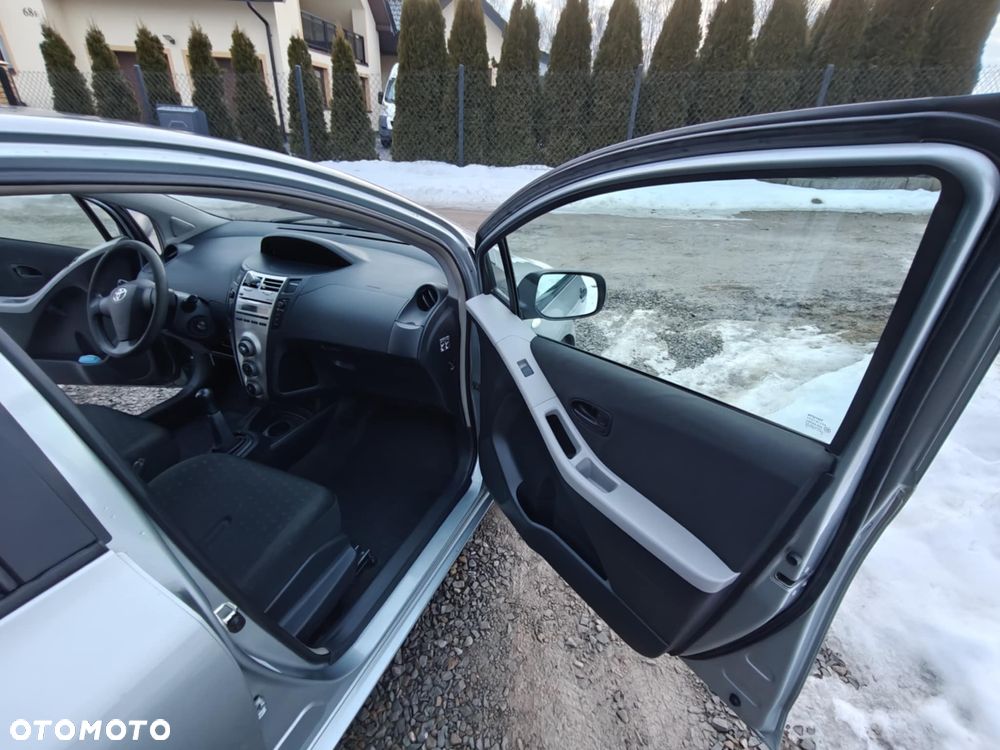 Toyota Yaris - 11