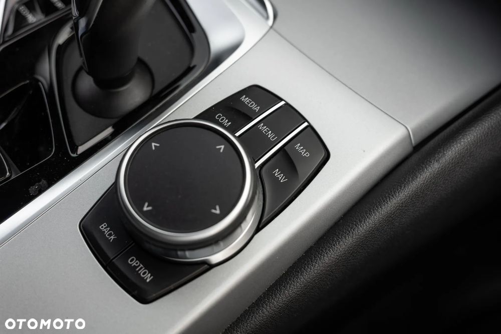 BMW Seria 5 520d xDrive Sport - 34