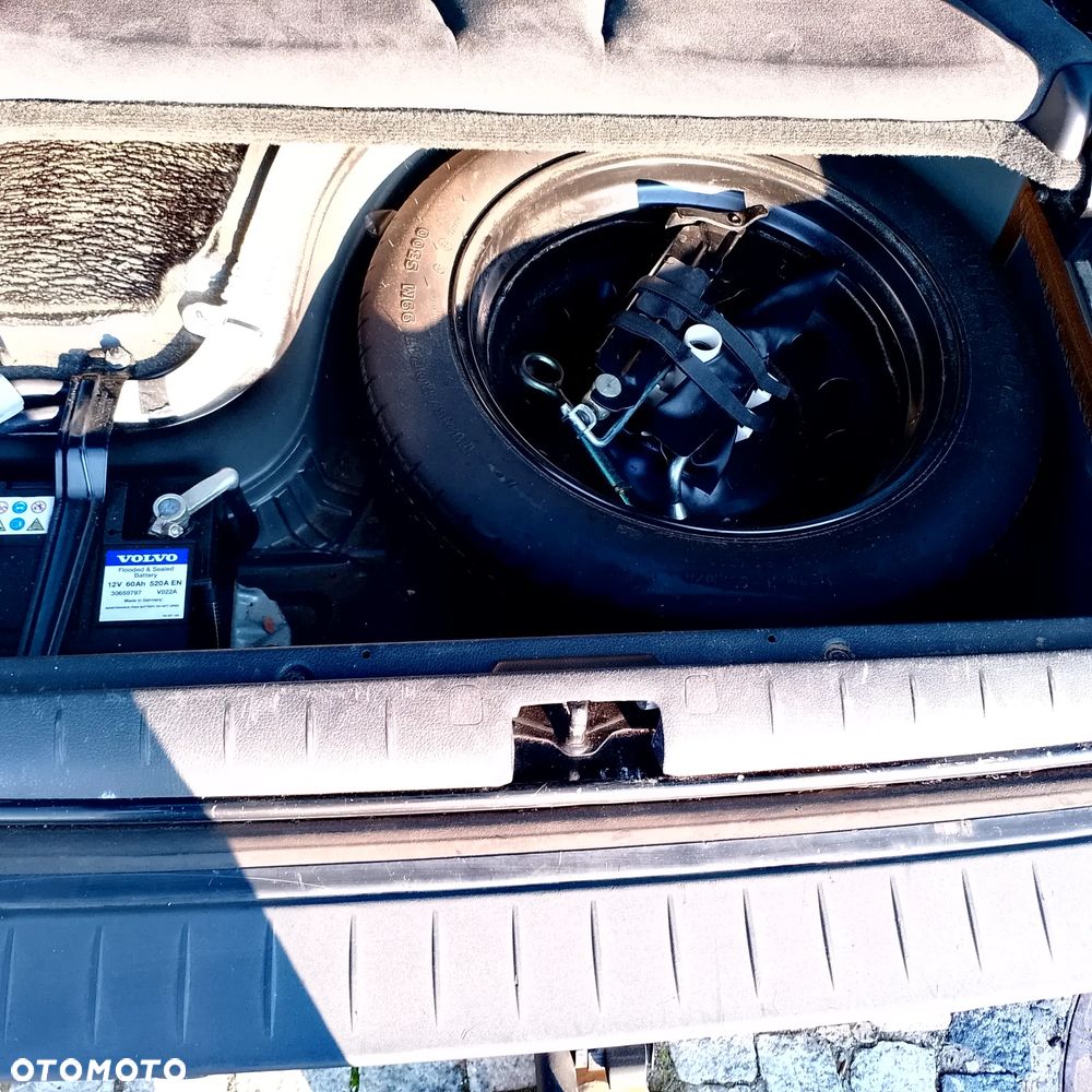 Volvo V70 2.4 Black Edition - 32