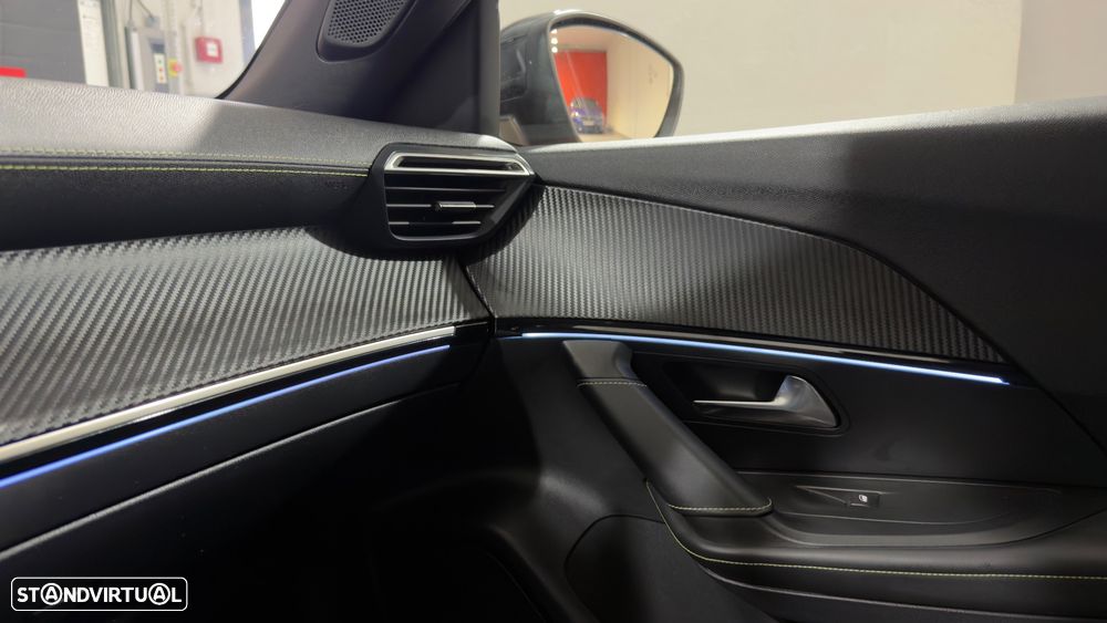 Peugeot 2008 PureTech 155 EAT8 GT - 32